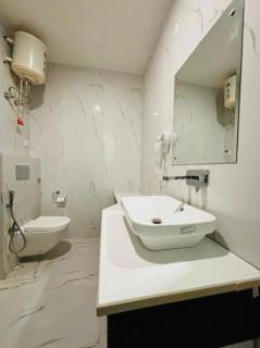 Hotel Glace Near International Airport New Delhi - New Delhi - 9
