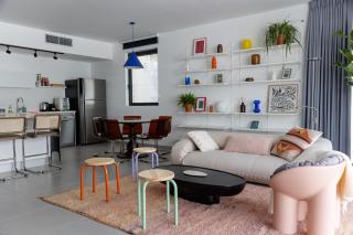 Ambassador Apartments Parking and mamad - 8