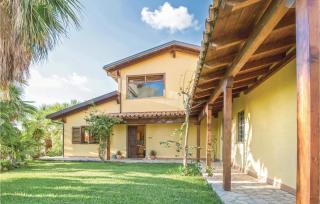 Awesome Home In S, Maria Di Ricadi Vv - Santa María - 3
