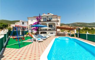 Five-Bedroom Holiday Home In Kastel Novi - Kastel Novi - 1