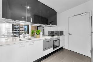 Modern 2 King bed street view next to Southern Cross with Gym, swimming pool, BBQ and sauna - 8