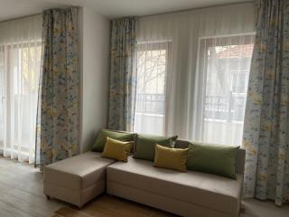 Central 1 bedroom condo with parking on site - 9