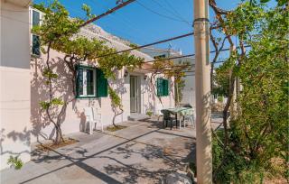 Stunning Home In Lokva Rogoznica - Lokva Rogoznica - 4