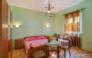 Stunning Home In Lokva Rogoznica - Lokva Rogoznica - 2