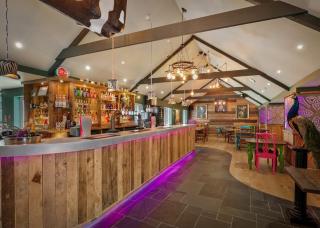 Noble Court Holiday Park - Narberth - 2