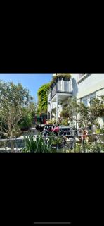 Pop Art Pad heart of Old Town with parking! - Hastings - 7