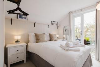 Stunning 3 Bedroom Oxford Retreat! - 2