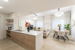 Veluxa - Renovated 1BHK next to Golf - 0