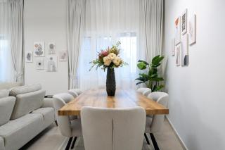 Veluxa - Renovated 1BHK next to Golf - 6