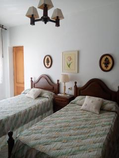 Piso bajo de 3 habitaciones y un baño SIN cocina - 7