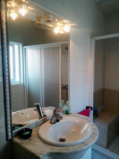 Piso bajo de 3 habitaciones y un baño SIN cocina - 4