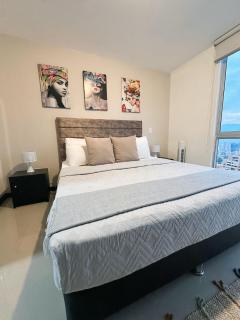 23rd Floor Luxury Apartment 5 Min from Provenza - 1