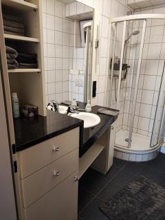 Ferien - und Monteurwohnung am Freibad - Büren - 3