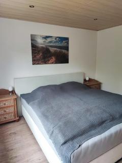 Ferien - und Monteurwohnung am Freibad - Büren - 2