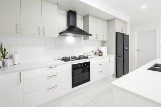 Trinity Beach Lux 4BR Easy Entertainer with Pool - Trinity Beach - 0