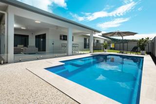 Trinity Beach Lux 4BR Easy Entertainer with Pool - Trinity Beach - 2