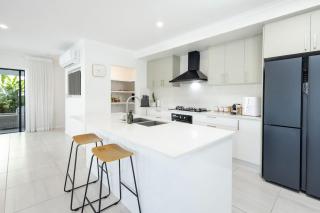Trinity Beach Lux 4BR Easy Entertainer with Pool - Trinity Beach - 1