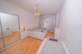 2 Bob's Apartment - 2 bedrooms with King Size beds - 5