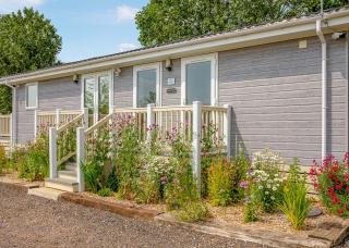 Otters Mead Boutique Lodges - Beetley - 1