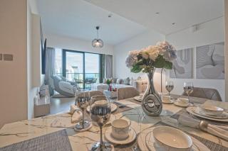 Venetian - Refined 2BR at Grande Tower, Burj & Fountain views - 5