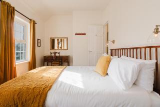Idyllic Foodie Retreat above The Silks Pub! - - 7