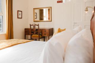 Idyllic Foodie Retreat above The Silks Pub! - - 6