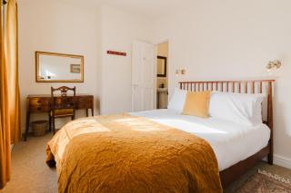 Idyllic Foodie Retreat above The Silks Pub! - - 5