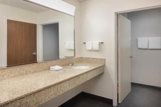 Courtyard by Marriott Springfield Airport - Springfield - 6