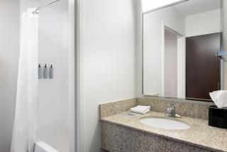 Courtyard by Marriott Springfield Airport - Springfield - 7