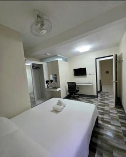 Mamadear's Bed & Breakfast - - 4