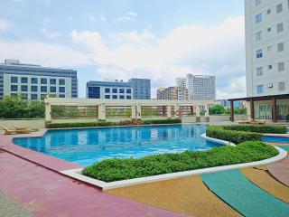 2012T2 Avida Towers Cebu IT Park 1Bedroom Unit Queen Bed - 6