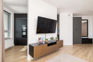 Elegant Apartment with Parking near Tauron Arena Kraków by Noclegi Renters - 6