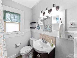 Cheerful Cottage Retreat with Quick Downtown Access - Asheville - 8