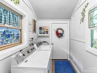 Cheerful Cottage Retreat with Quick Downtown Access - Asheville - 3