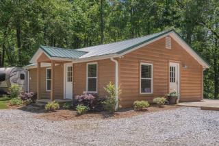 Modern Cabin in the Woods with Hot Tub - Travelers Rest - 0