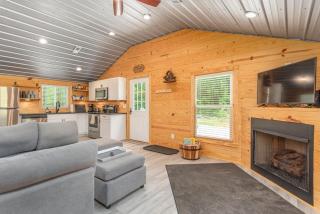 Modern Cabin in the Woods with Hot Tub - Travelers Rest - 1