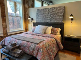 Central Main Street Condo in Historic Building - Greenville - 9