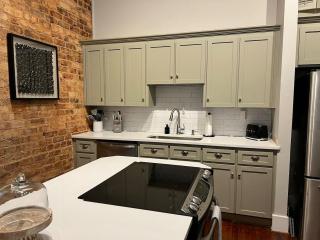 Central Main Street Condo in Historic Building - Greenville - 7
