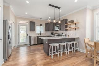 Brand New Modern House - Walk to Main Street - 0