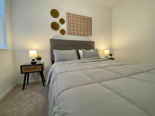 4-BR Cheerful Home Long Term Stay Equipped in Katy - 2