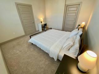 Vargos Longterm Gym pool 2B2B King fully equipped - Houston - 1