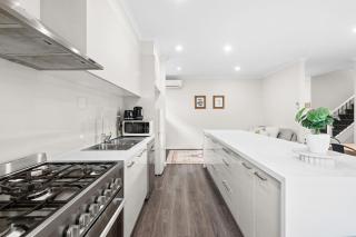Domi Rentals - The Jaguar Home - Clayton North - 7