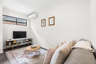 Domi Rentals - The Jaguar Home - 6