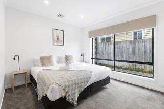 Domi Rentals - The Third Residence - Clayton North - 8