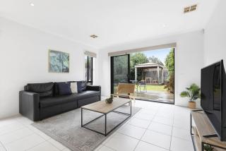 Domi Rentals - The Third Residence - Clayton North - 3