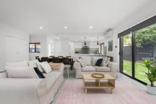 Domi Rentals - The Cantala Residence - Clayton North - 4