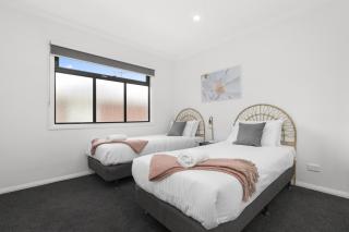 Domi Rentals - The Cantala Residence - Clayton North - 1