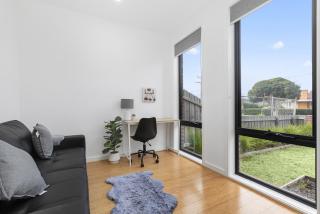 Domi Rentals - The Wordsworth Residence - Clayton North - 3