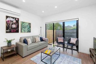 Domi Rentals - The Hampton Homes - 4