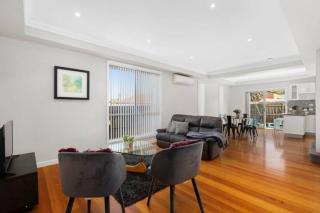 Domi Rentals - The Lona Townhouse - Clayton North - 1